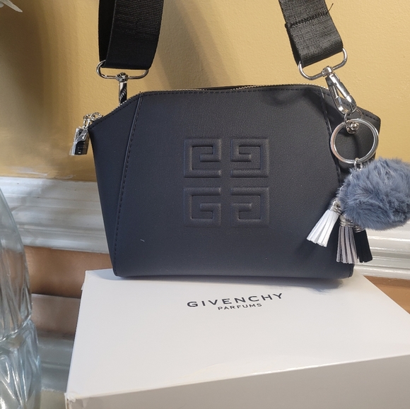 Givenchy pouch - Picture 17 of 17